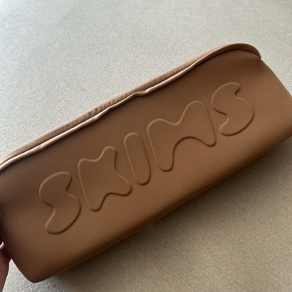 Skims Pouch - Picture 2 of 4